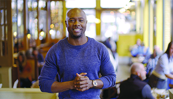 Eddie Jackson hosts "Outchef'd" 