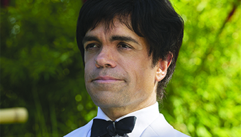 Peter Dinklage stars in "My Dinner with Hervé"