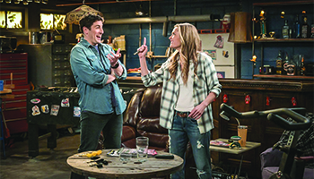 Jason Biggs and Maggie Lawson in "Outmatched"