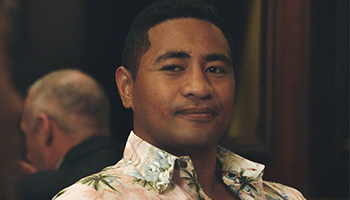 Beulah Koale in a scene from "Hawaii Five-0"