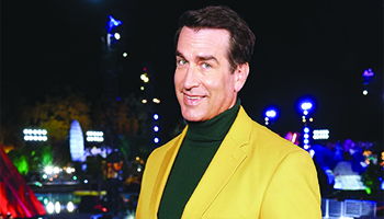 Rob Riggle hosts "Holey Moley"