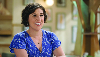 Mayim Bialik stars in "Call Me Kat"