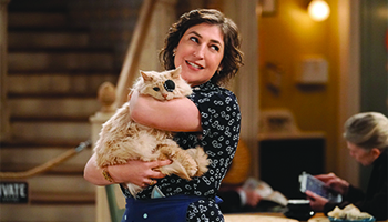 Mayim Bialik stars in "Call Me Kat" 