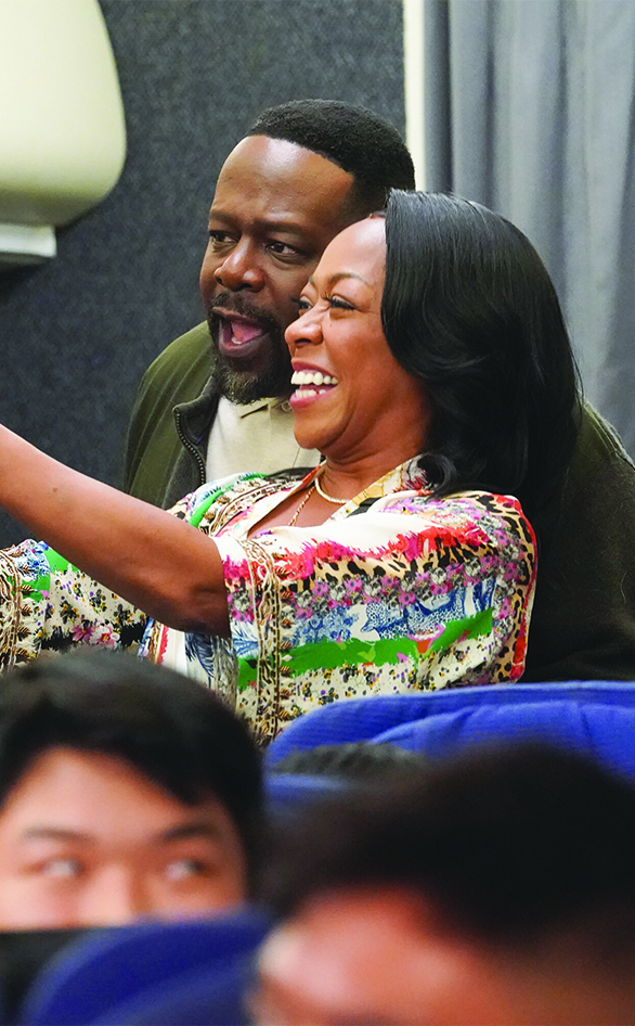 Cedric The Entertainer and Tichina Arnold in "The Neighborhood" 