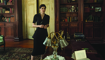 Alexandra Daddario in "Mayfair Witches" 