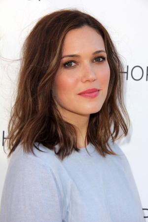 Mandy Moore to star in “Twin Flames” 